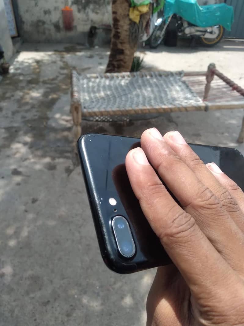 Apple iPhone 7 Plus 3