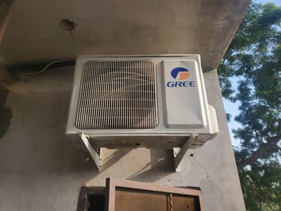 gree 1.5 ton pack ac urgnet sale in working condition