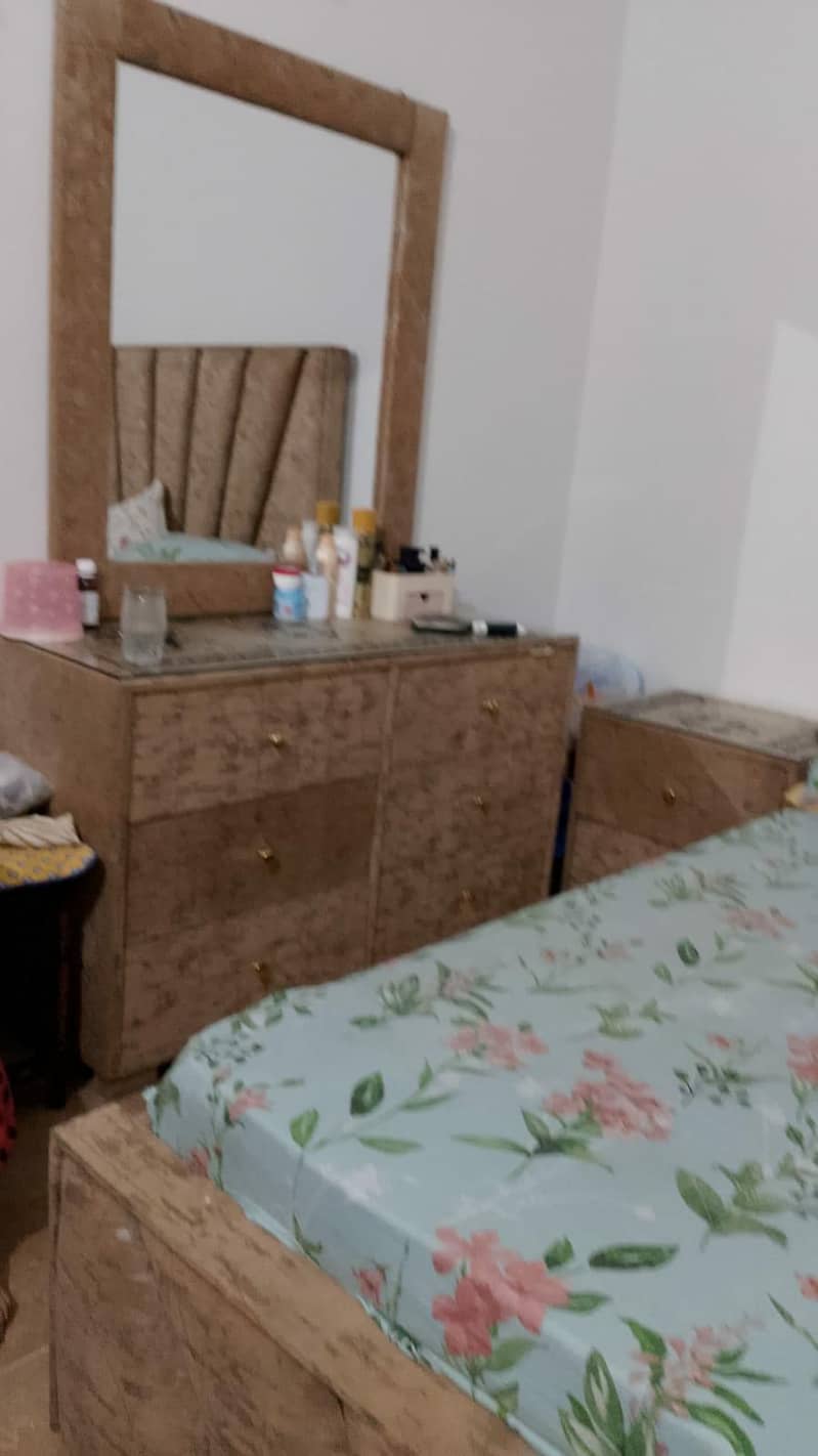 Bed and dressing table 2