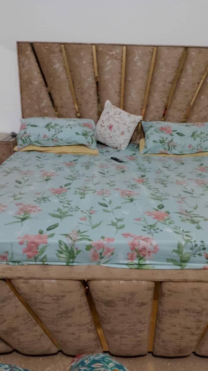 Bed and dressing table 3