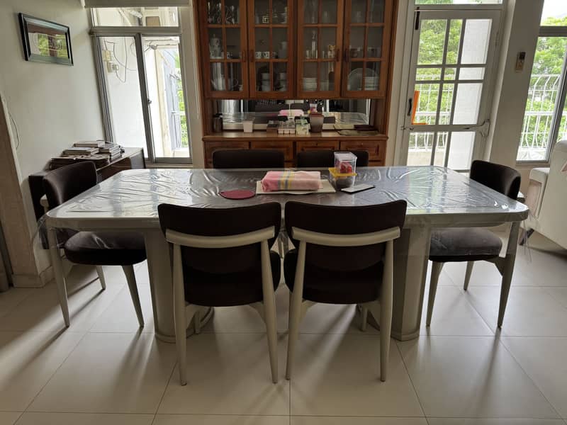 Dining table 6 seats 0
