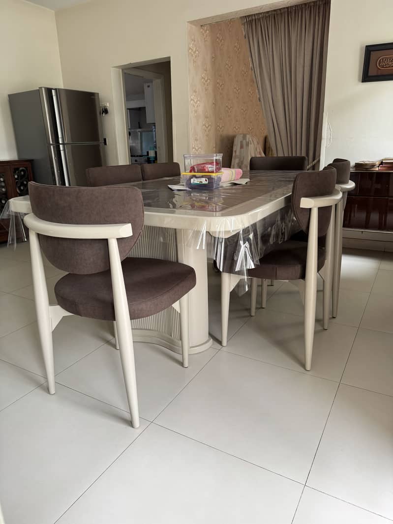 Dining table 6 seats 1
