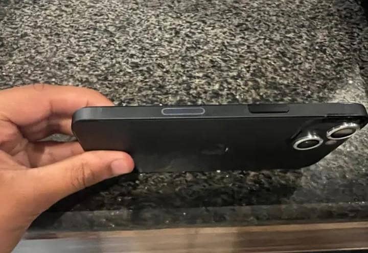 iphone 13 condition 10/10 1