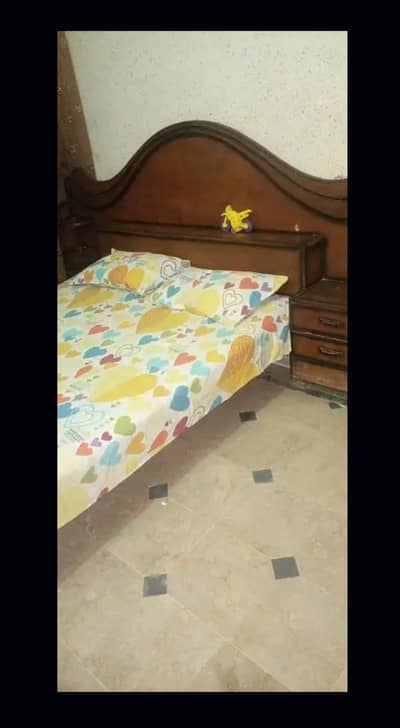 selling in cheap bed set