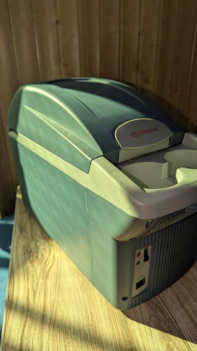 TOYOTA COOLBOX T08 – Car Cooler. Portable thermoelectric mini cooler.