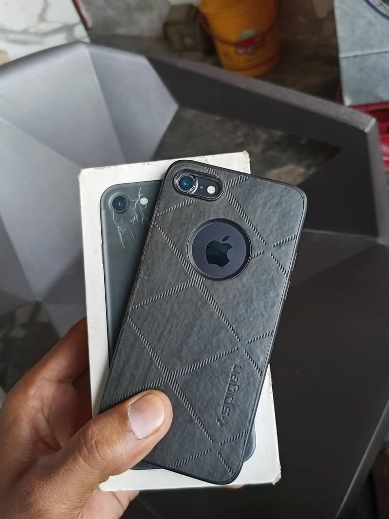 Apple iPhone 7 0