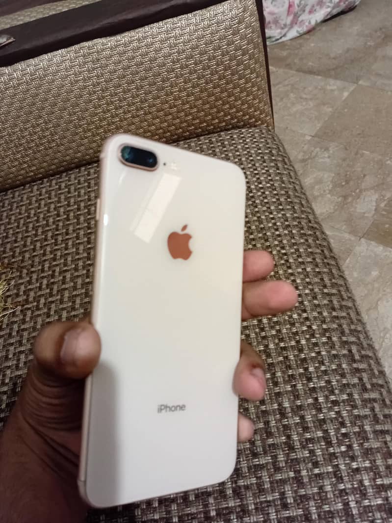 Apple iPhone 8 Plus 1