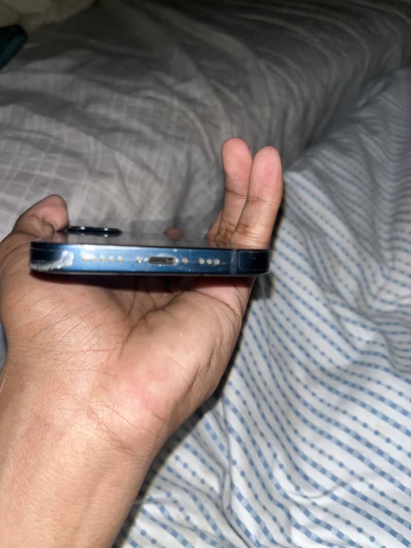 Apple iPhone 13 0