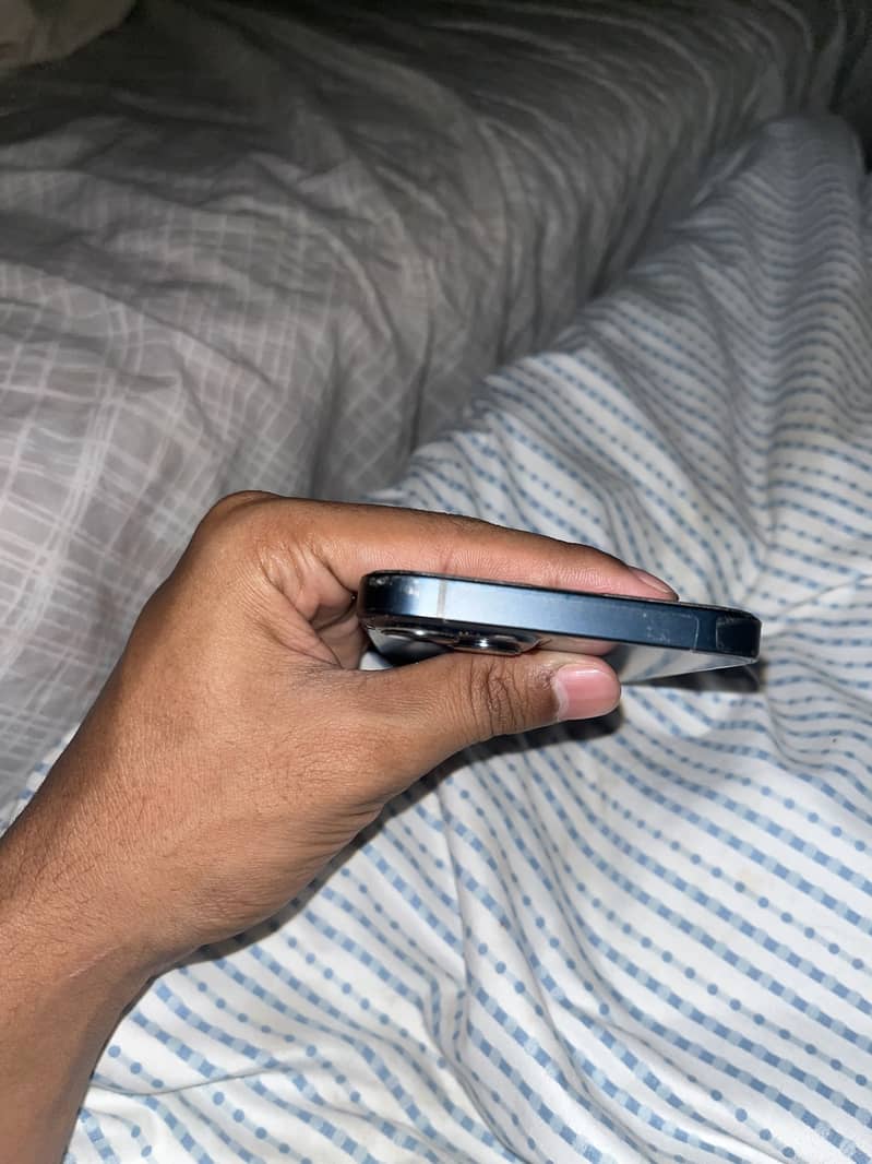 Apple iPhone 13 2