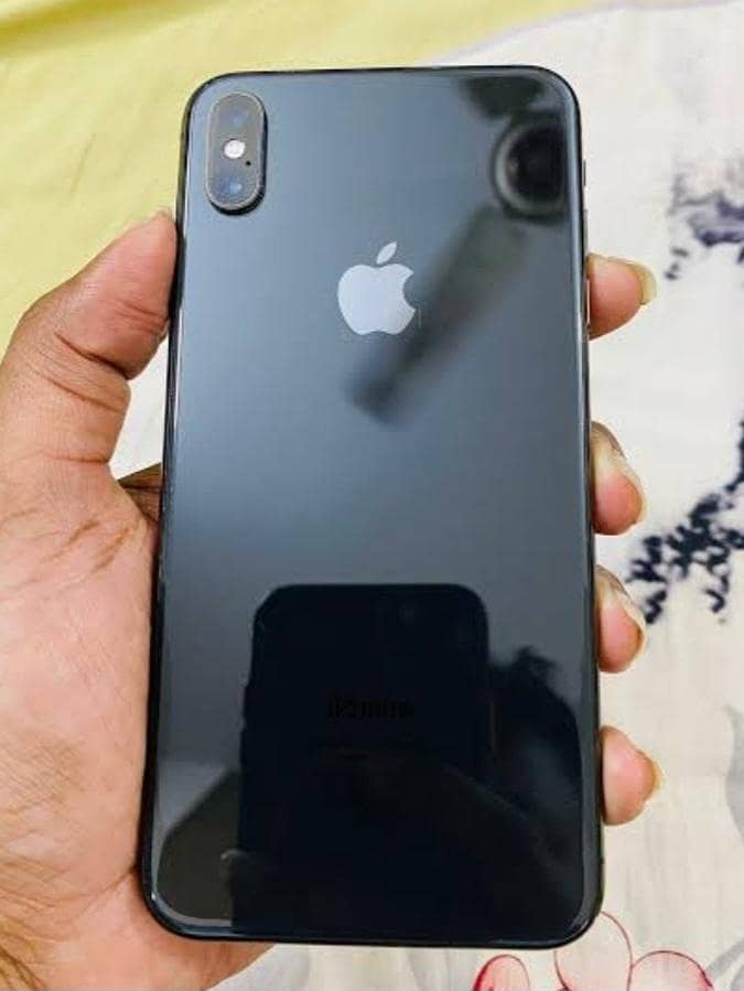 Apple iPhone XS Max 1
