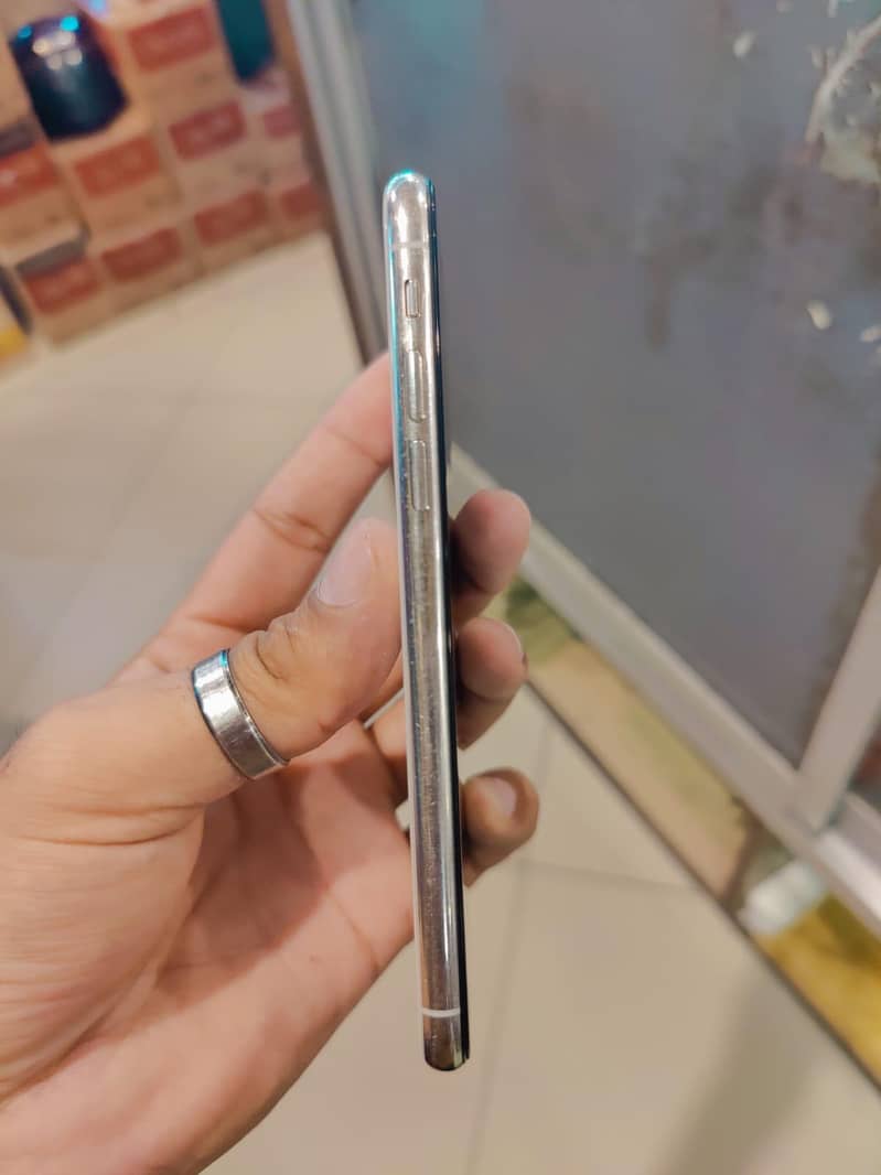 Apple iPhone X 5