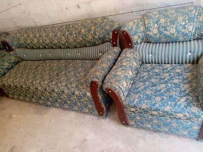 5 seater sofa condition is 80 % good