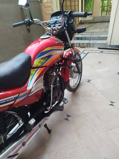 Honda 125cc dream 2017 model ha just  home used bike