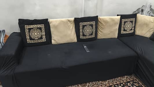 6 seater sofa available in good condition