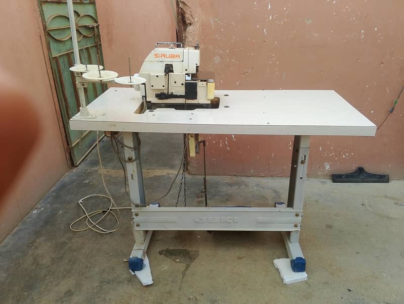 Pico/Overlock Siruba Machine 0