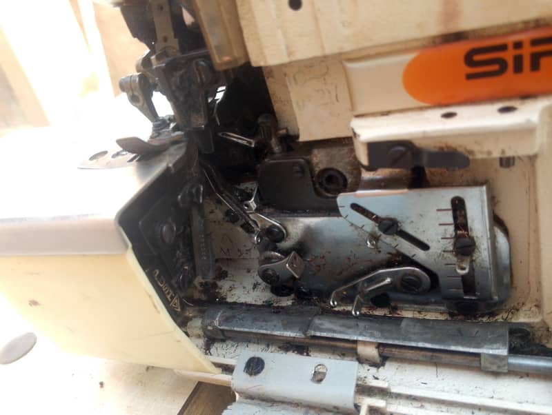 Pico/Overlock Siruba Machine 3