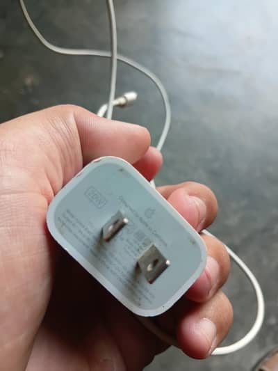 IPHONE CHARGER
