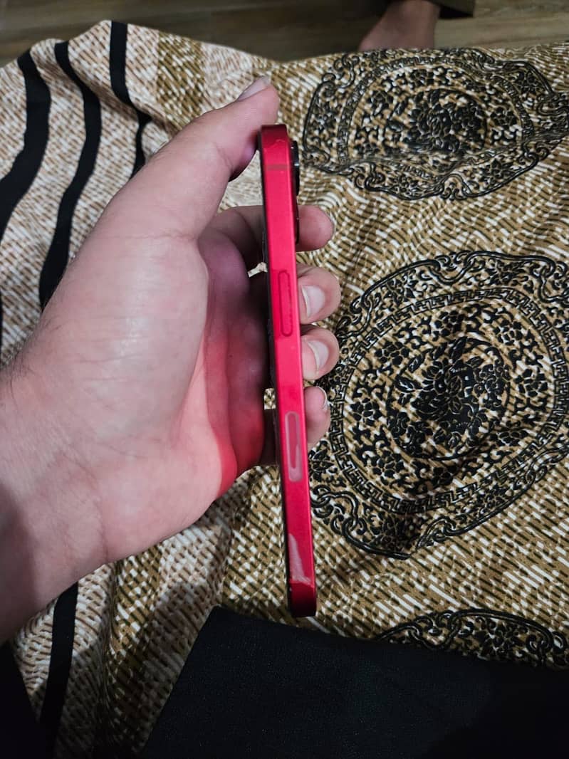 Apple iPhone 13 4