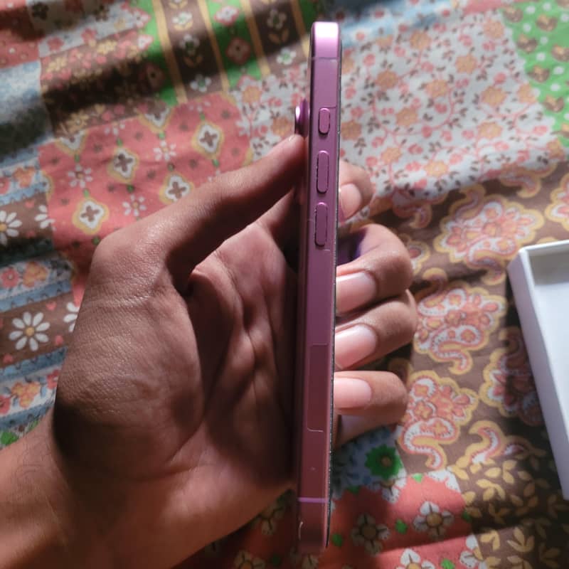 iPhone 16 3