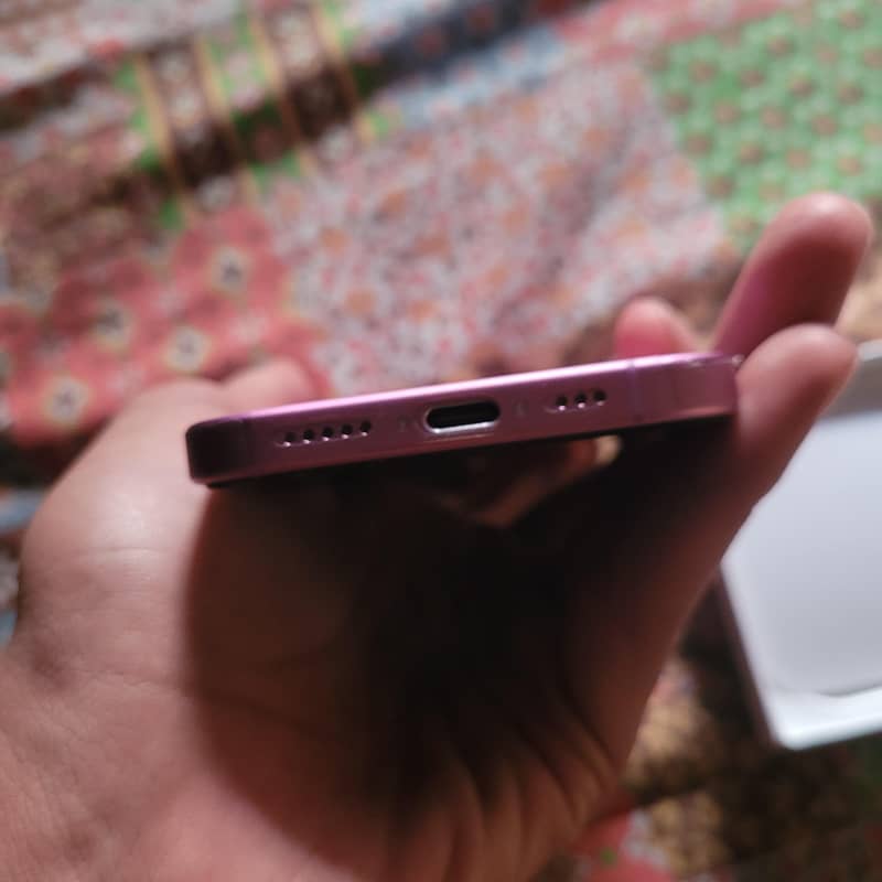 iPhone 16 4