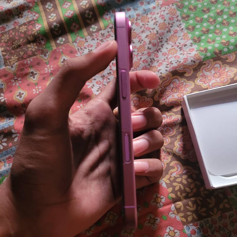 iPhone 16 6