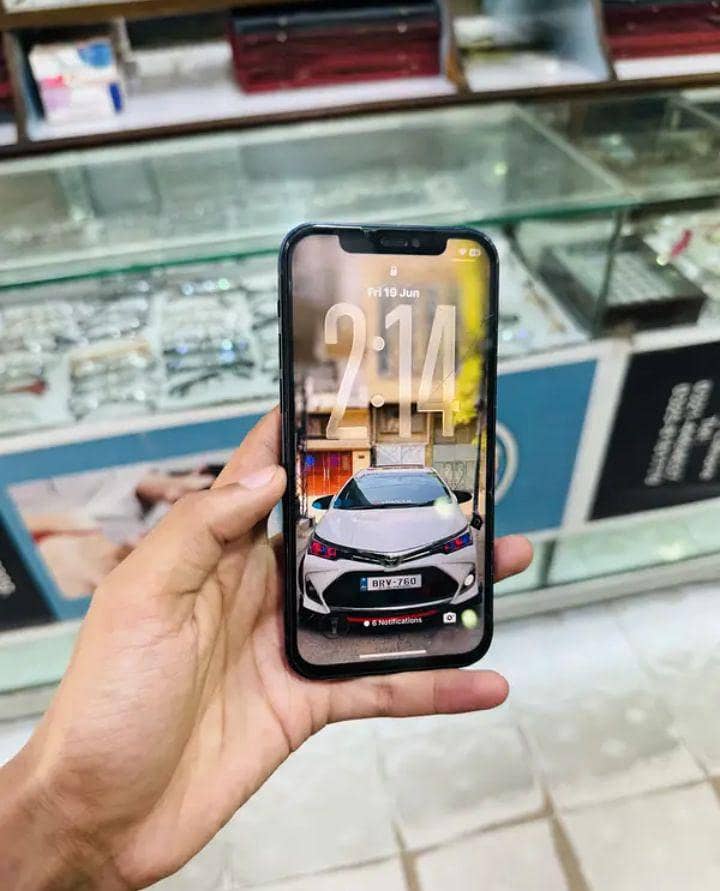 iPhone 12 0