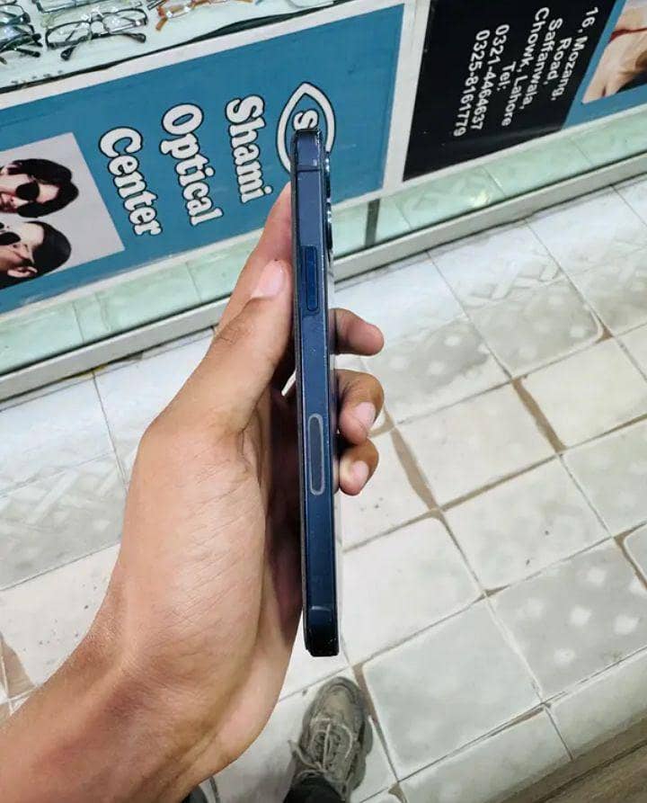 iPhone 12 4