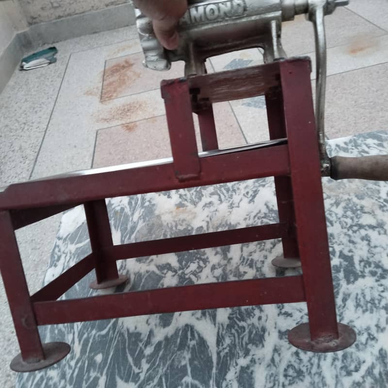 قیمہ بشین بمہ اسٹینڈ فور سیل اچھی کنڈیشن میں 0