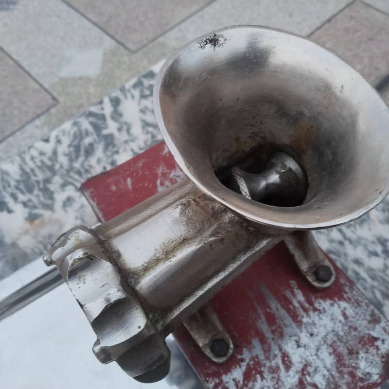 قیمہ بشین بمہ اسٹینڈ فور سیل اچھی کنڈیشن میں 1