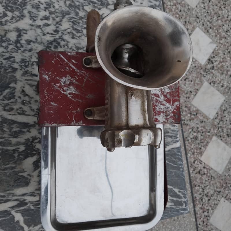 قیمہ بشین بمہ اسٹینڈ فور سیل اچھی کنڈیشن میں 3