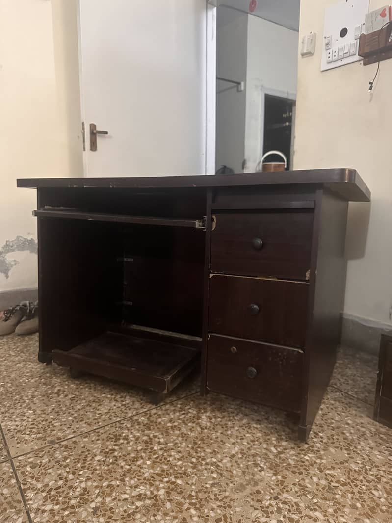 Computer Table 1