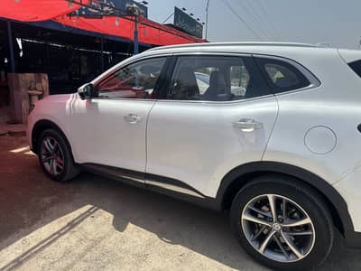 MG HS 2021