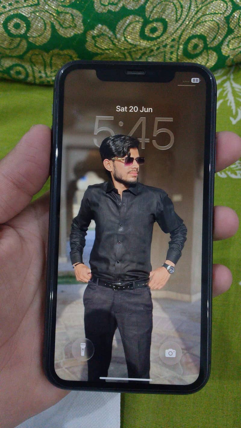 Apple iPhone 11 0