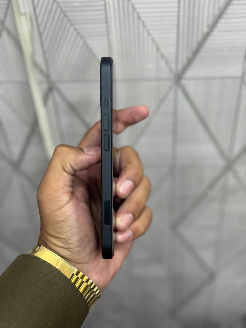 iPhone  15 2