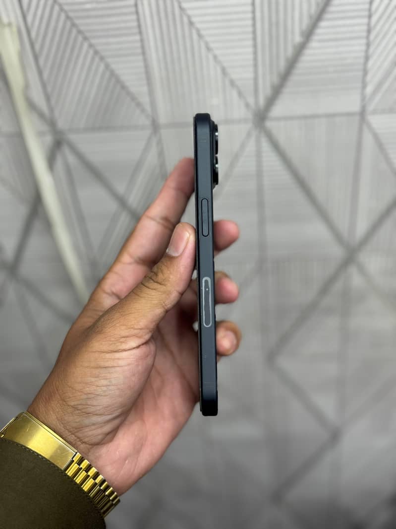 iPhone  15 3
