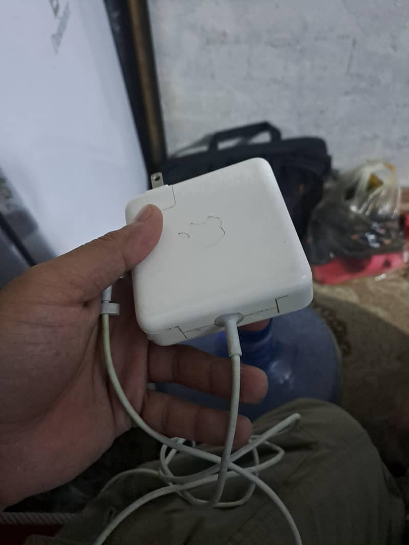 Apple macbook Adapter 0