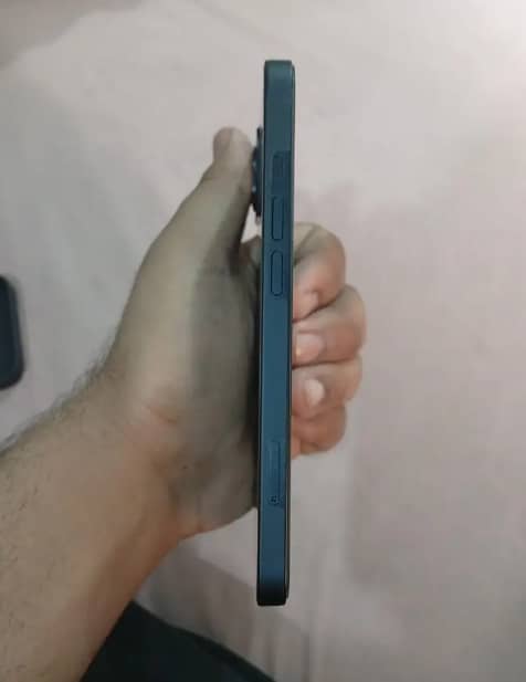 Apple iPhone 13 2
