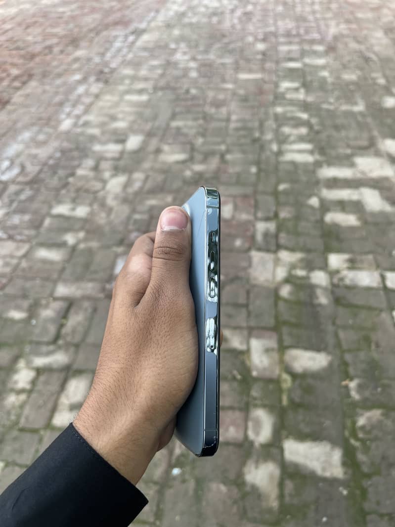 iPhone 13 Pro 1