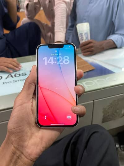 Apple iPhone 13
