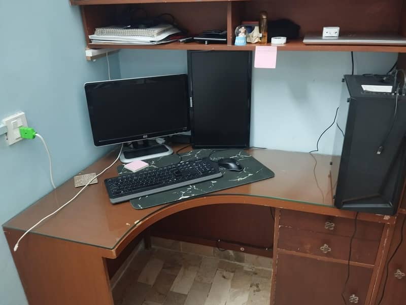 Spacious, wooden Study table 5