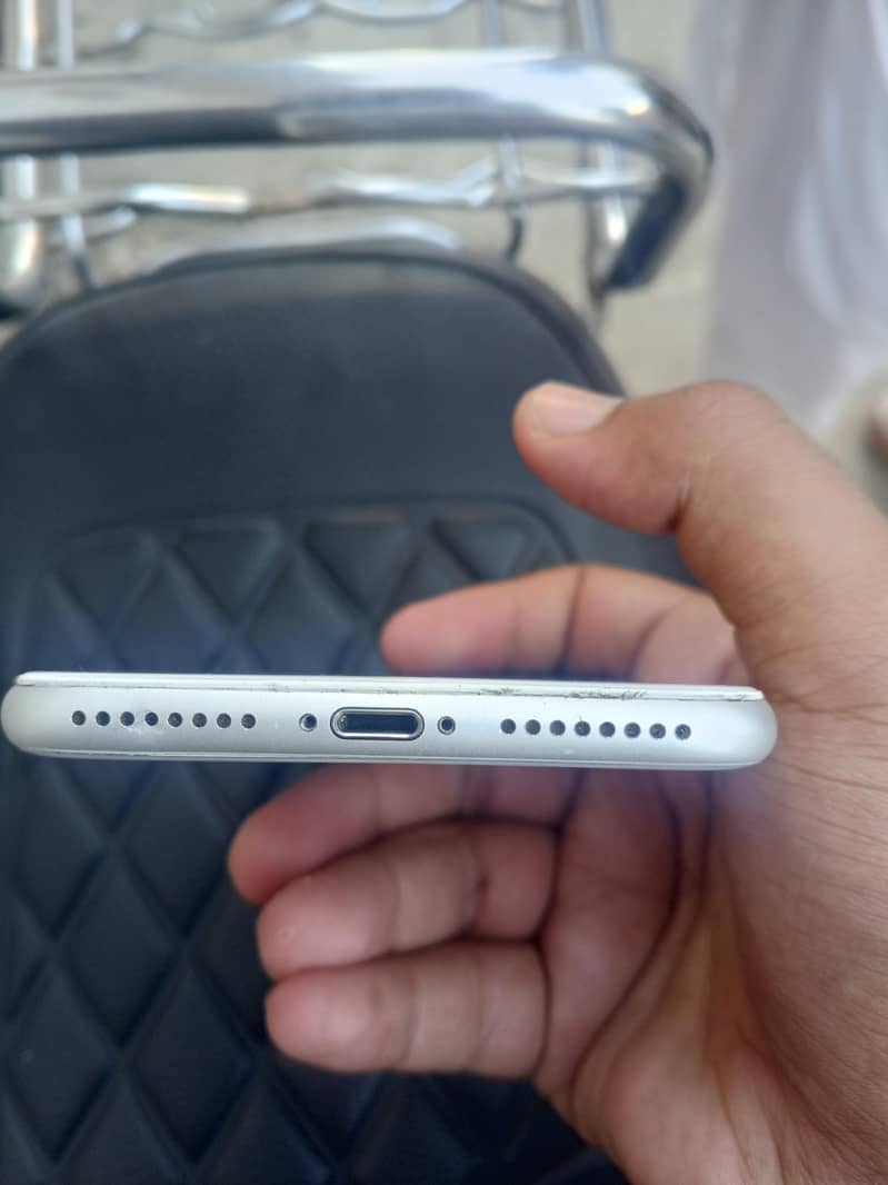 Apple iPhone 8 Plus 1