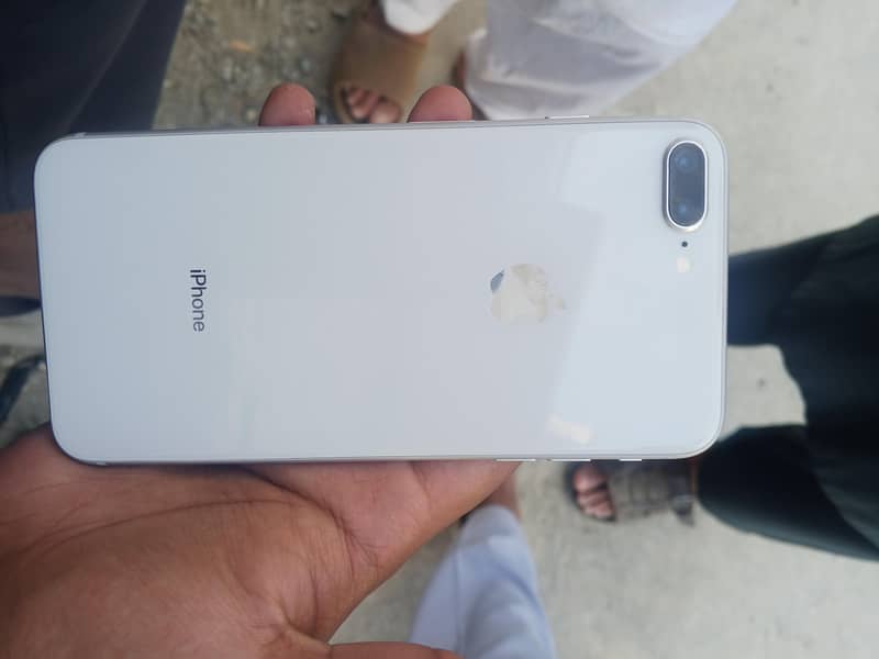 Apple iPhone 8 Plus 3