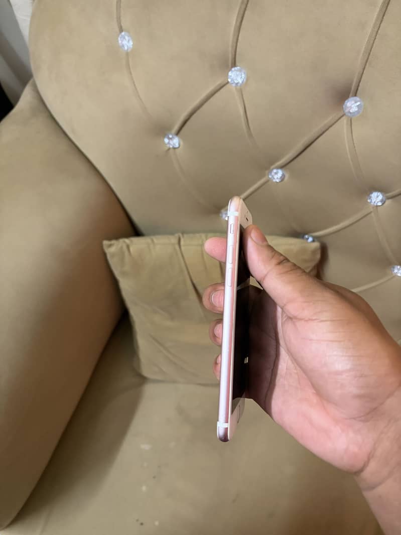 Apple iPhone 7 0