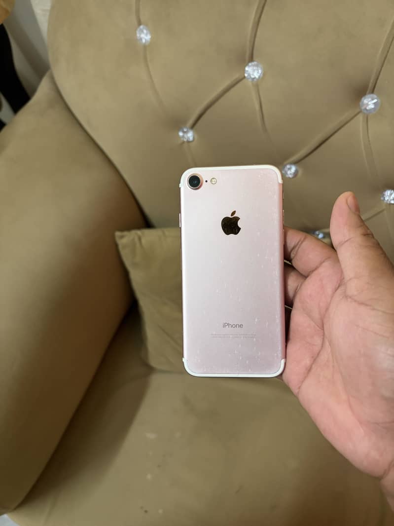 Apple iPhone 7 2