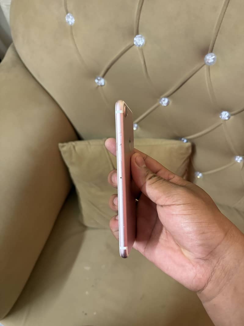 Apple iPhone 7 4