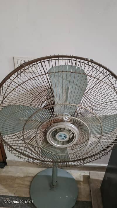 Master pedestal fan for sale