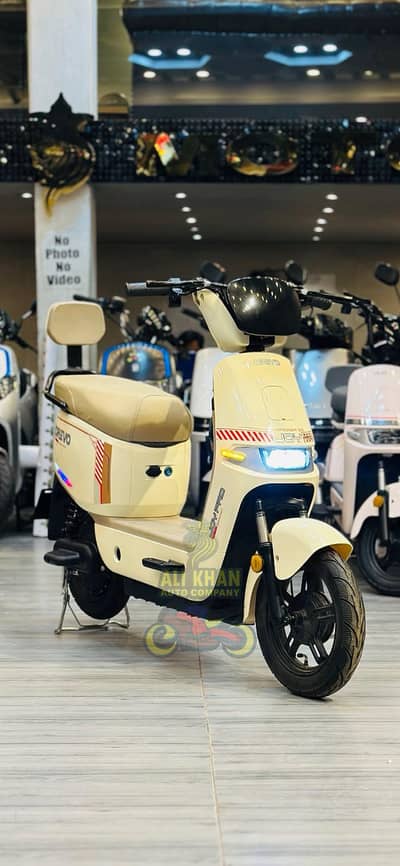 Scooty Kings Yadea Metro Evee Evon Okla EV Female Ramza