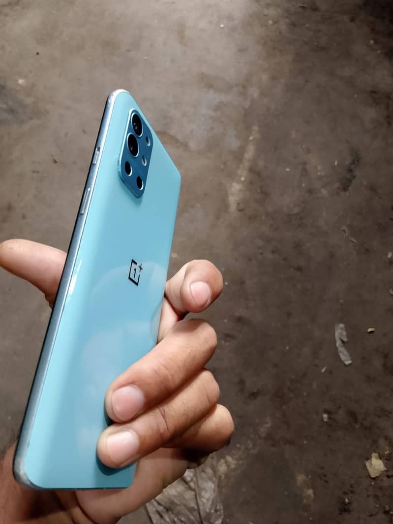 One Plus 9R 1