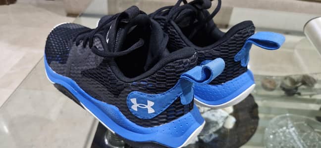 Original Under Armour Tennis Shoes (Size 9/44)