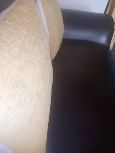 5 seaters sofa set with center table